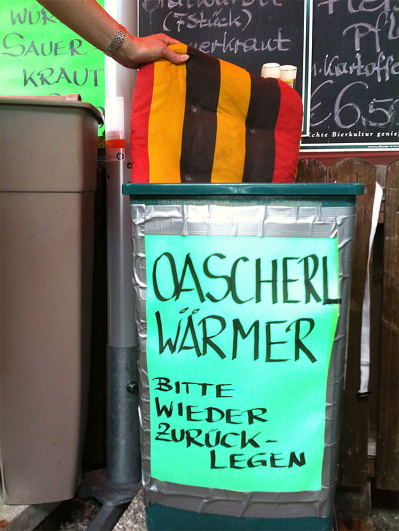 „Oascherlwärmer“  –  So etwas findet man nur in München zur EM.