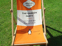 „the garden party“ – Liegestuhl, gefunden in Devon, England.