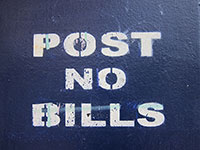 „please post – no bills“   An einer Hauswand in Wellington, NZ