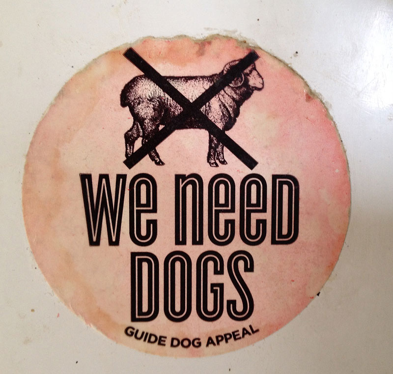 „We need dogs …“ … no sheeps? – Gesehen in Dunedin, NZ